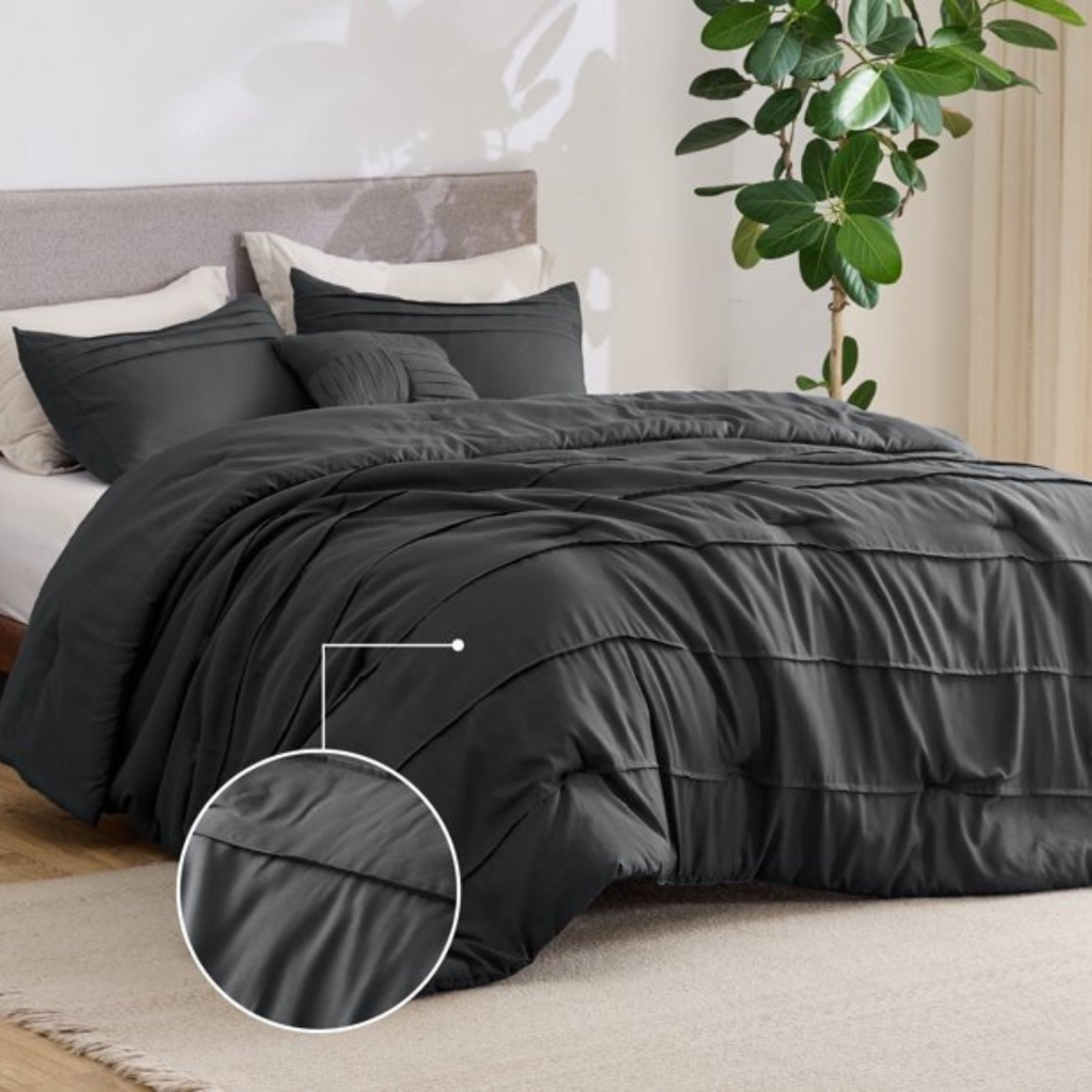 Grid Pinch Pleated Duvet Set