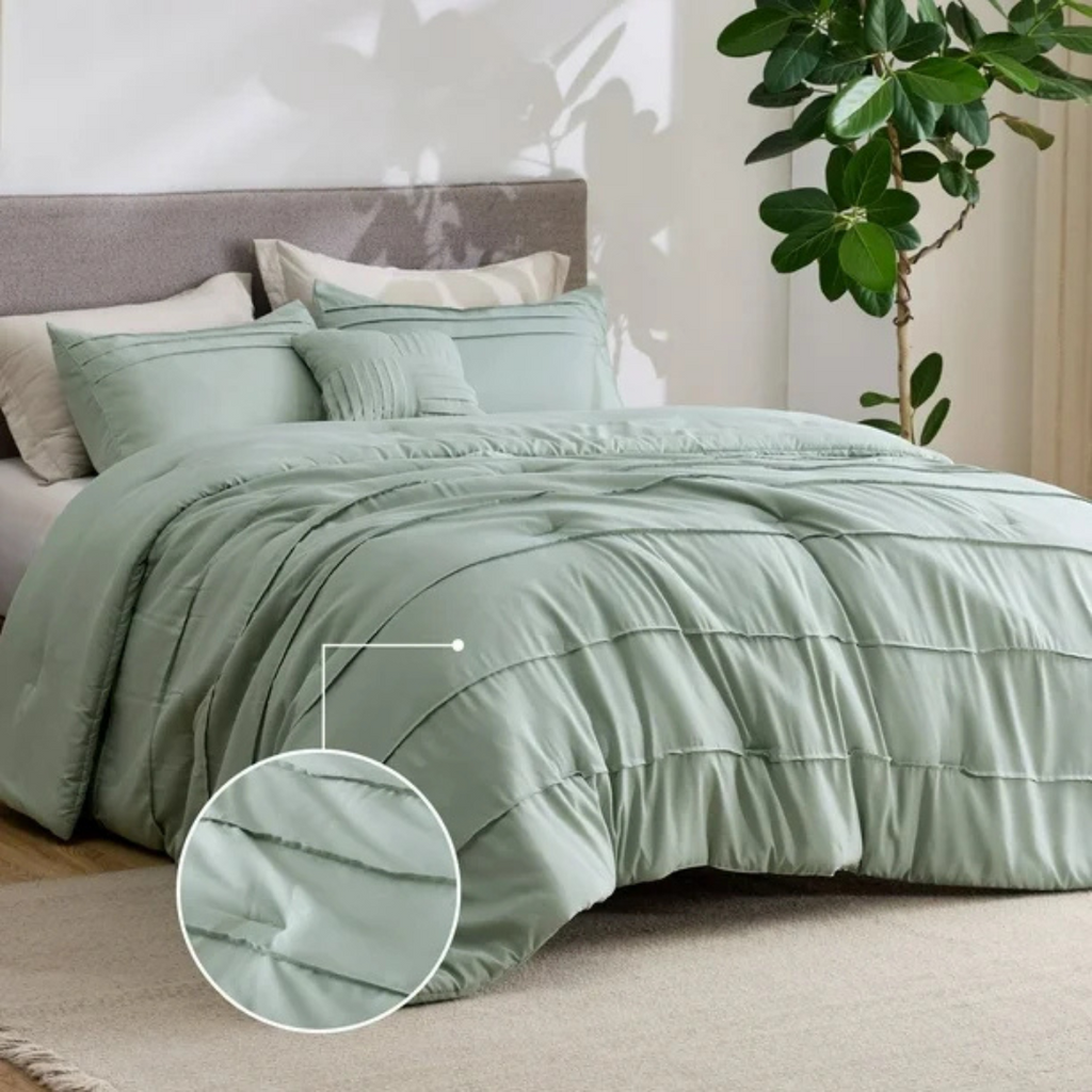 Grid Pinch Pleated Duvet Set