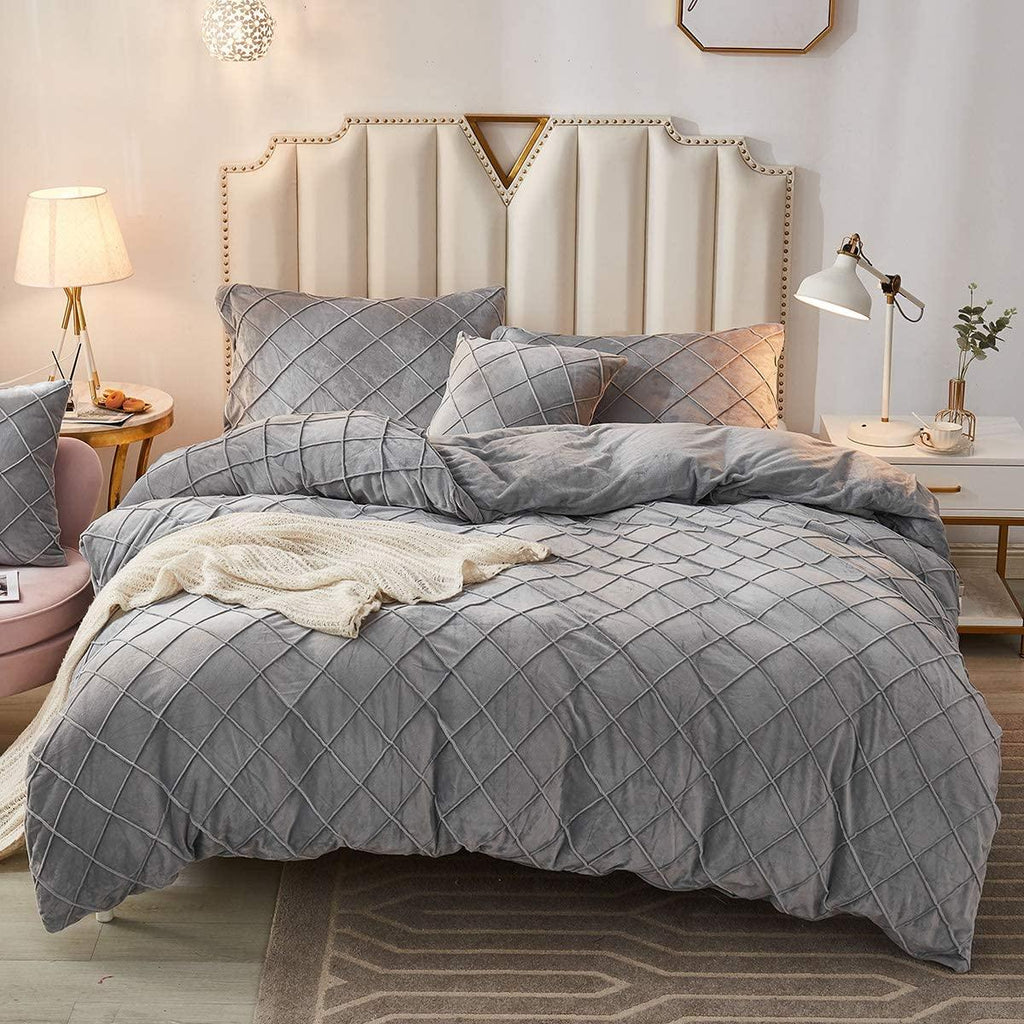 "Luxurious Velvet Pinch Pleat Duvet Set
