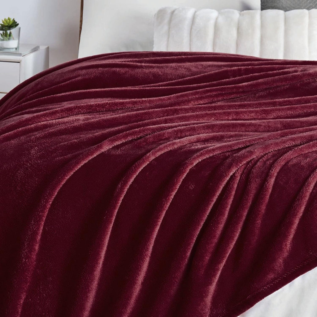 Soft Flannel Fleece Blanket in maroon – Cozy & Lightweight