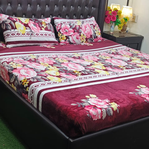 Maroon & White Bloom Pattern Fleece Bed Set