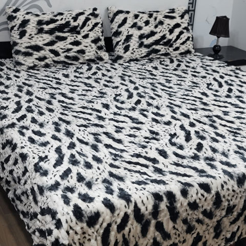 Luxury Black & White Fleece Bedsheet