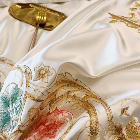 New Luxury White Embroidery Bedding Set